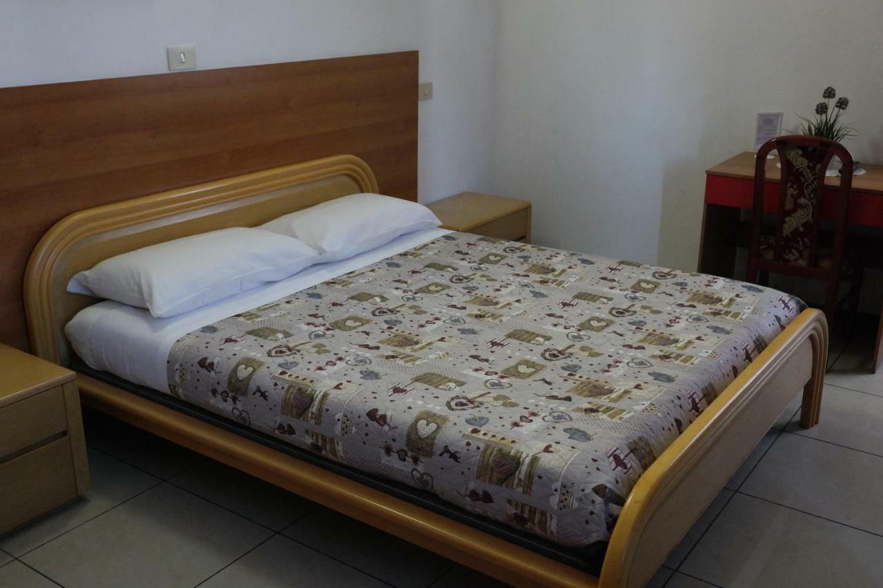 Hotel Houston Livorno - Struttura Esclusivamente Turistica - Not For Business Or Workers Екстериор снимка