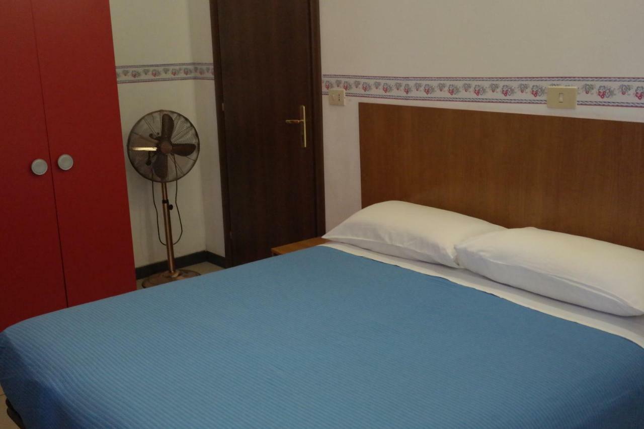 Hotel Houston Livorno - Struttura Esclusivamente Turistica - Not For Business Or Workers Екстериор снимка
