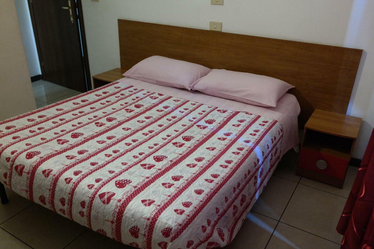 Hotel Houston Livorno - Struttura Esclusivamente Turistica - Not For Business Or Workers Екстериор снимка