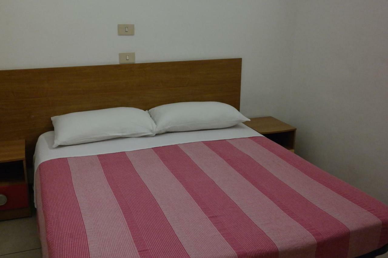 Hotel Houston Livorno - Struttura Esclusivamente Turistica - Not For Business Or Workers Екстериор снимка
