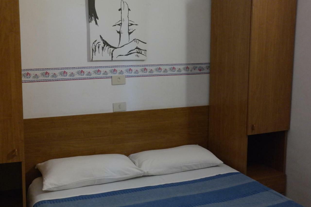 Hotel Houston Livorno - Struttura Esclusivamente Turistica - Not For Business Or Workers Екстериор снимка