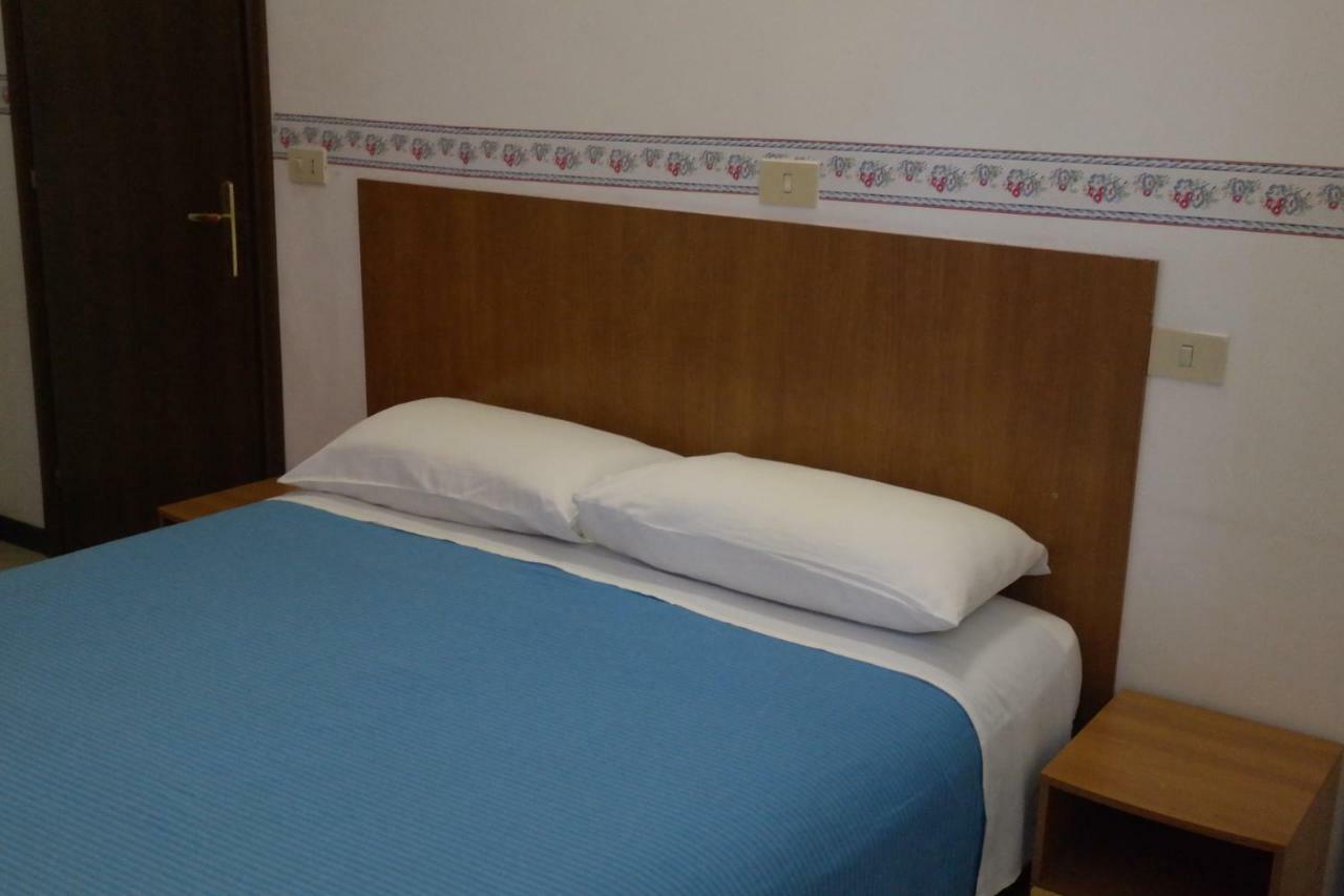 Hotel Houston Livorno - Struttura Esclusivamente Turistica - Not For Business Or Workers Екстериор снимка