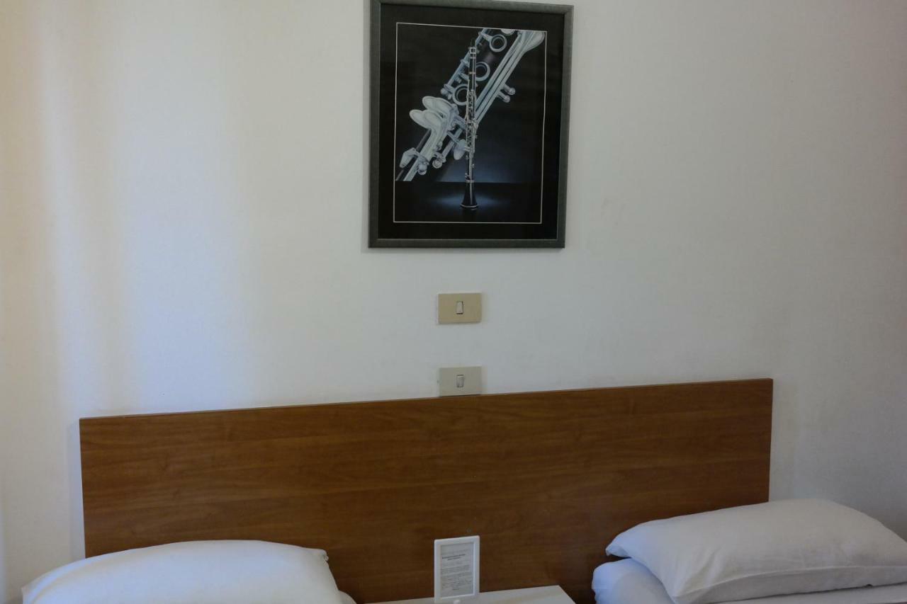 Hotel Houston Livorno - Struttura Esclusivamente Turistica - Not For Business Or Workers Екстериор снимка
