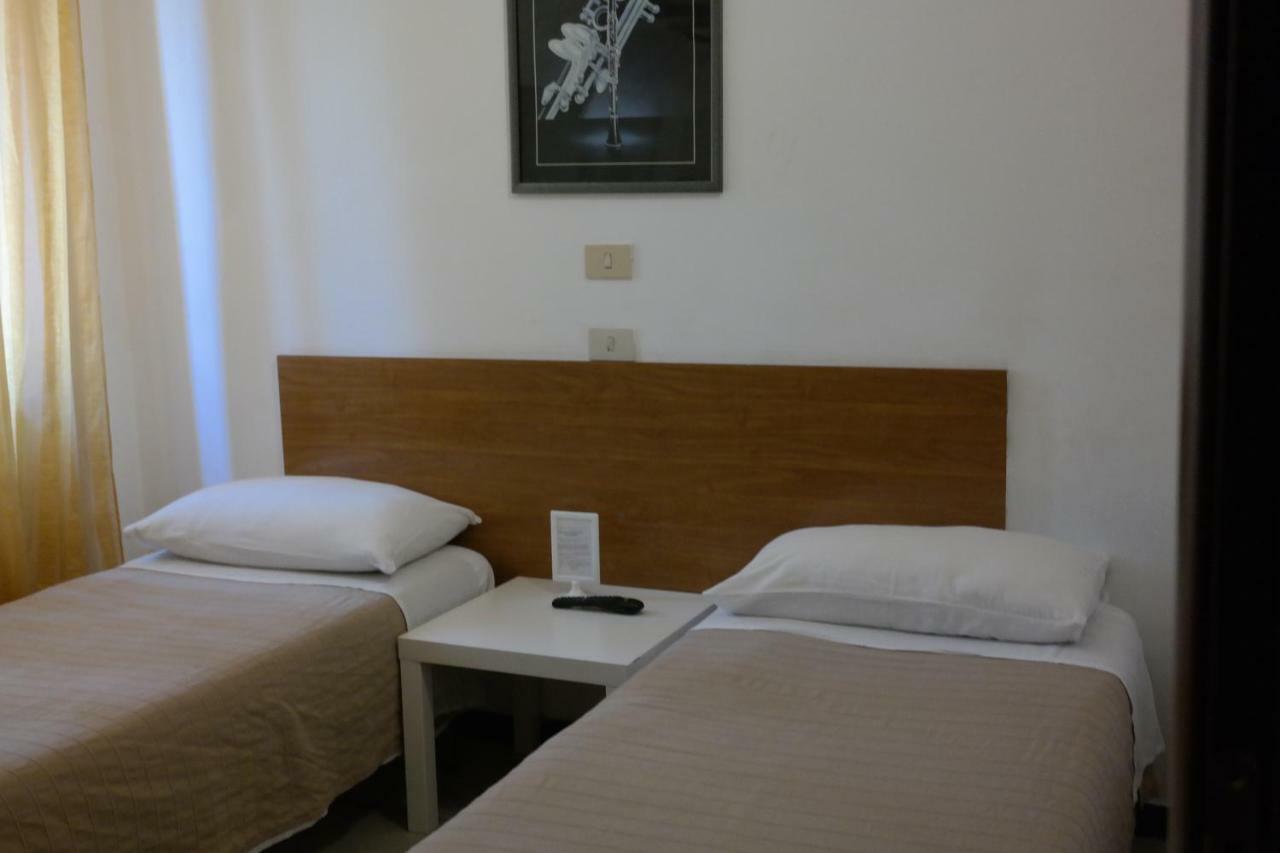 Hotel Houston Livorno - Struttura Esclusivamente Turistica - Not For Business Or Workers Екстериор снимка