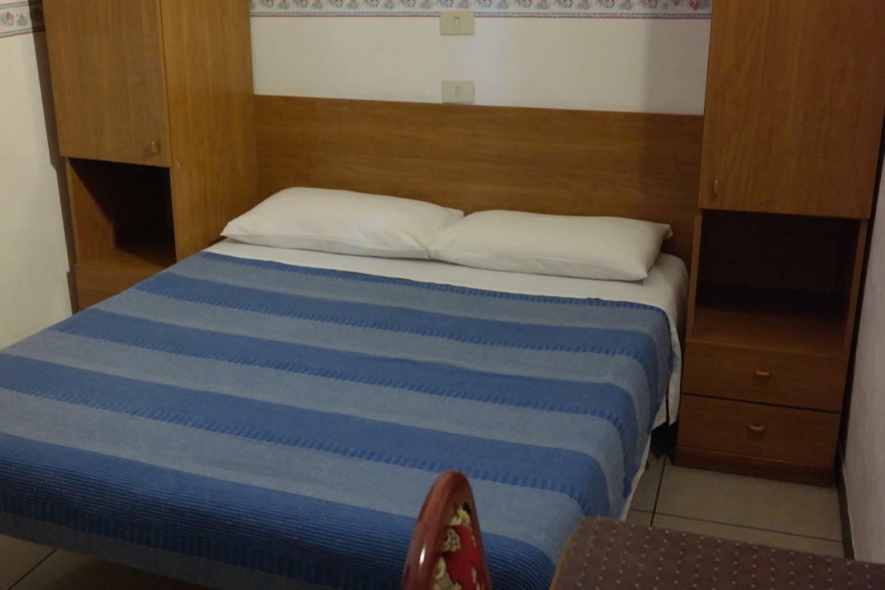 Hotel Houston Livorno - Struttura Esclusivamente Turistica - Not For Business Or Workers Екстериор снимка