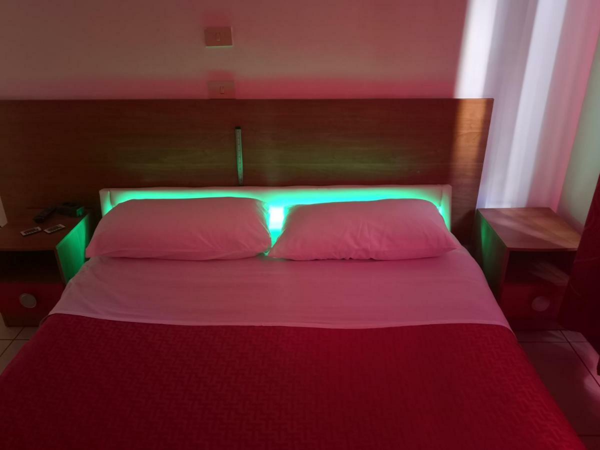 Hotel Houston Livorno - Struttura Esclusivamente Turistica - Not For Business Or Workers Екстериор снимка